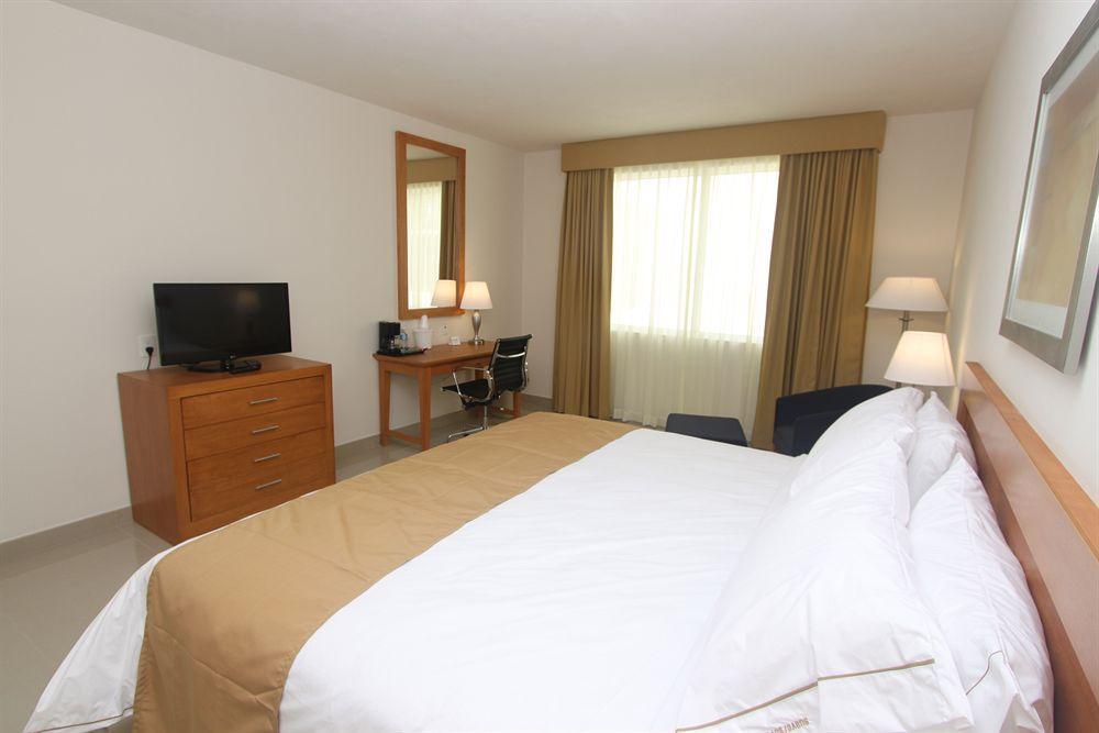 Wyndham Garden Playa Del Carmen Ξενοδοχείο Εξωτερικό φωτογραφία A typical hotel room