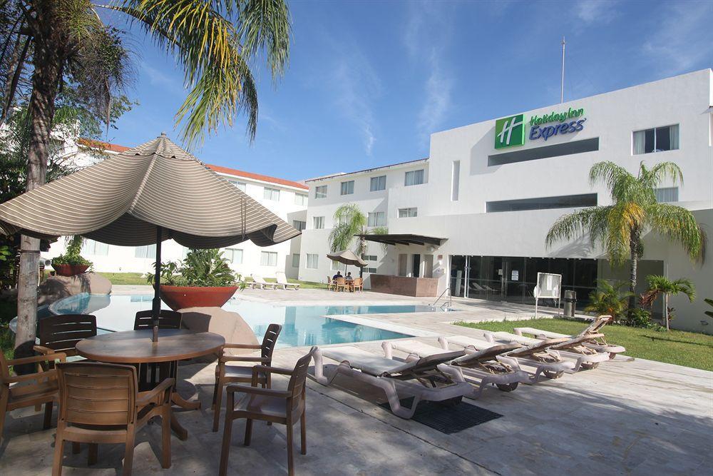 Wyndham Garden Playa Del Carmen Ξενοδοχείο Εξωτερικό φωτογραφία Holiday Inn Express in Cancun, Mexico