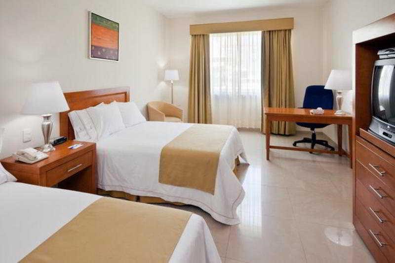 Wyndham Garden Playa Del Carmen Ξενοδοχείο Εξωτερικό φωτογραφία A typical hotel room