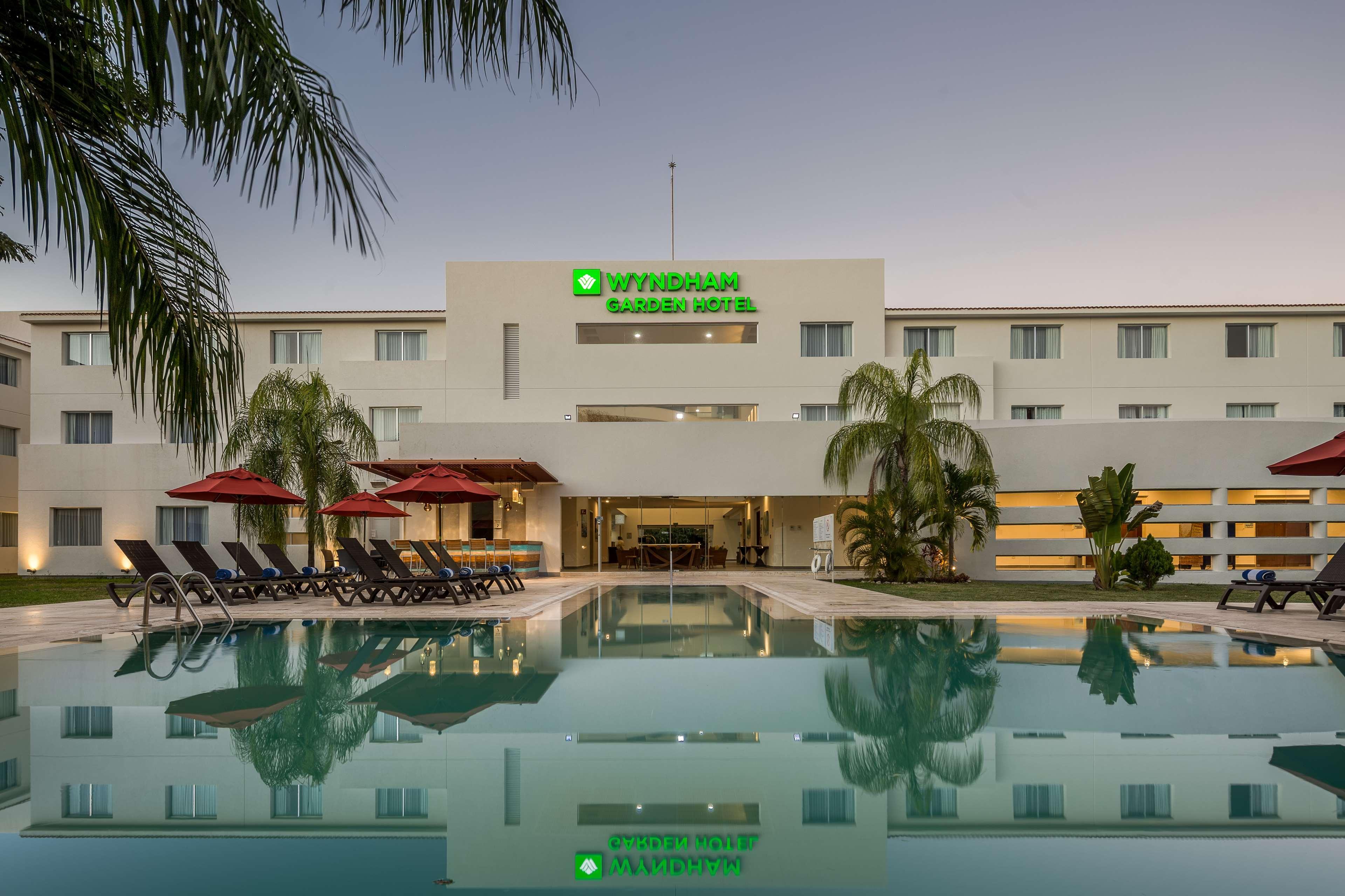 Wyndham Garden Playa Del Carmen Ξενοδοχείο Εξωτερικό φωτογραφία Holiday Inn Express Cancun