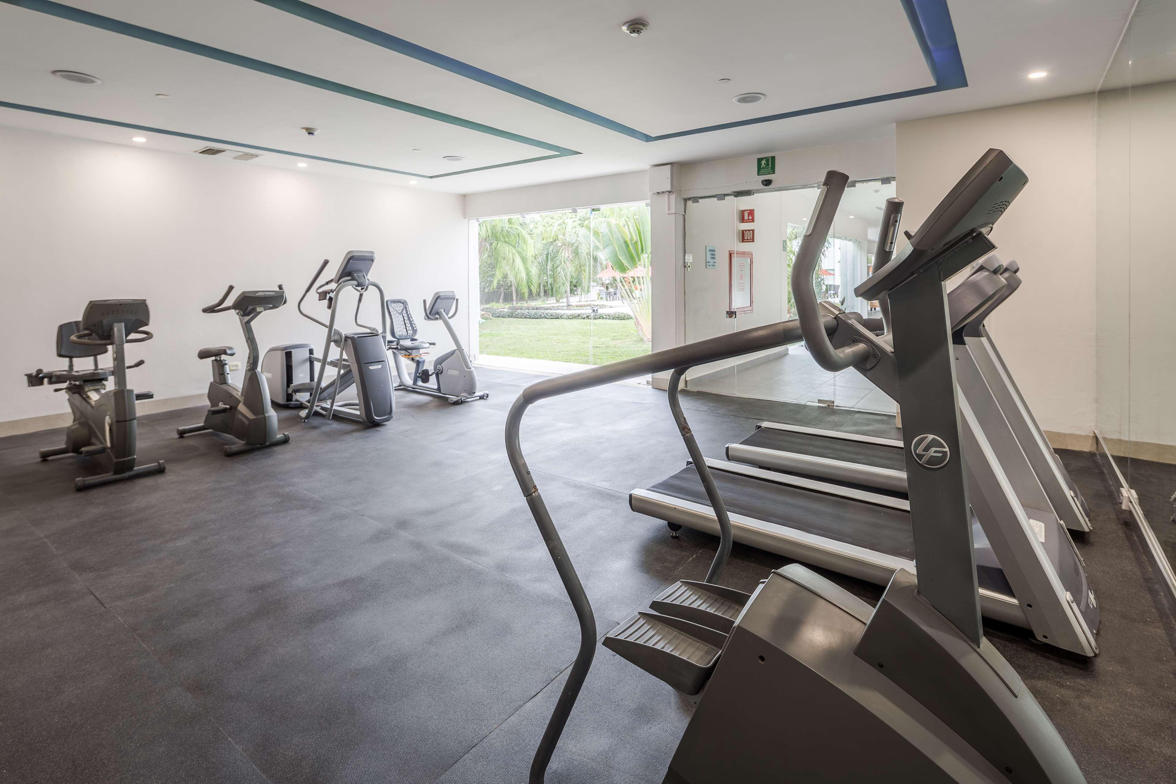 Wyndham Garden Playa Del Carmen Ξενοδοχείο Εξωτερικό φωτογραφία The gym at the hotel