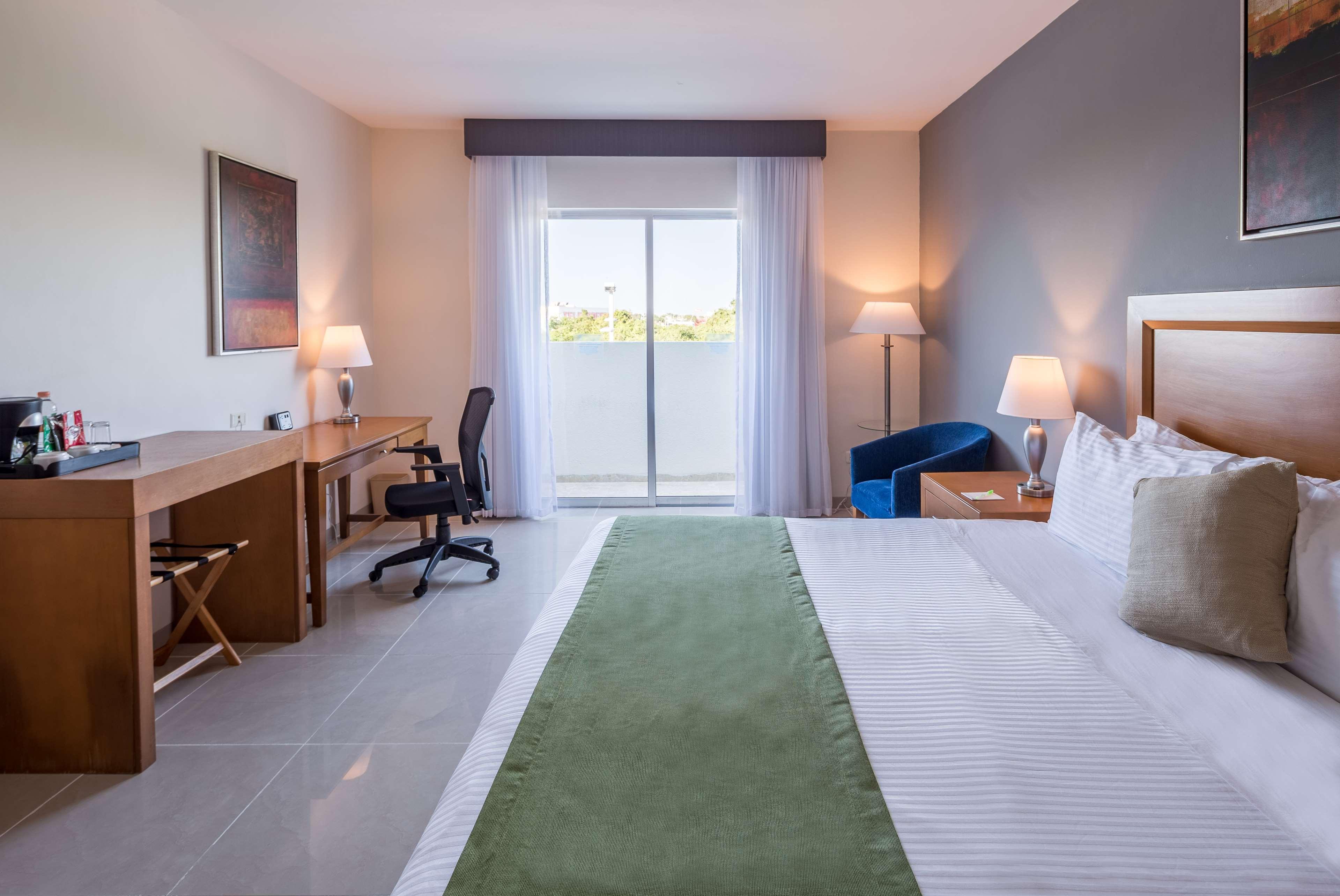Wyndham Garden Playa Del Carmen Ξενοδοχείο Εξωτερικό φωτογραφία A typical room at the hotel