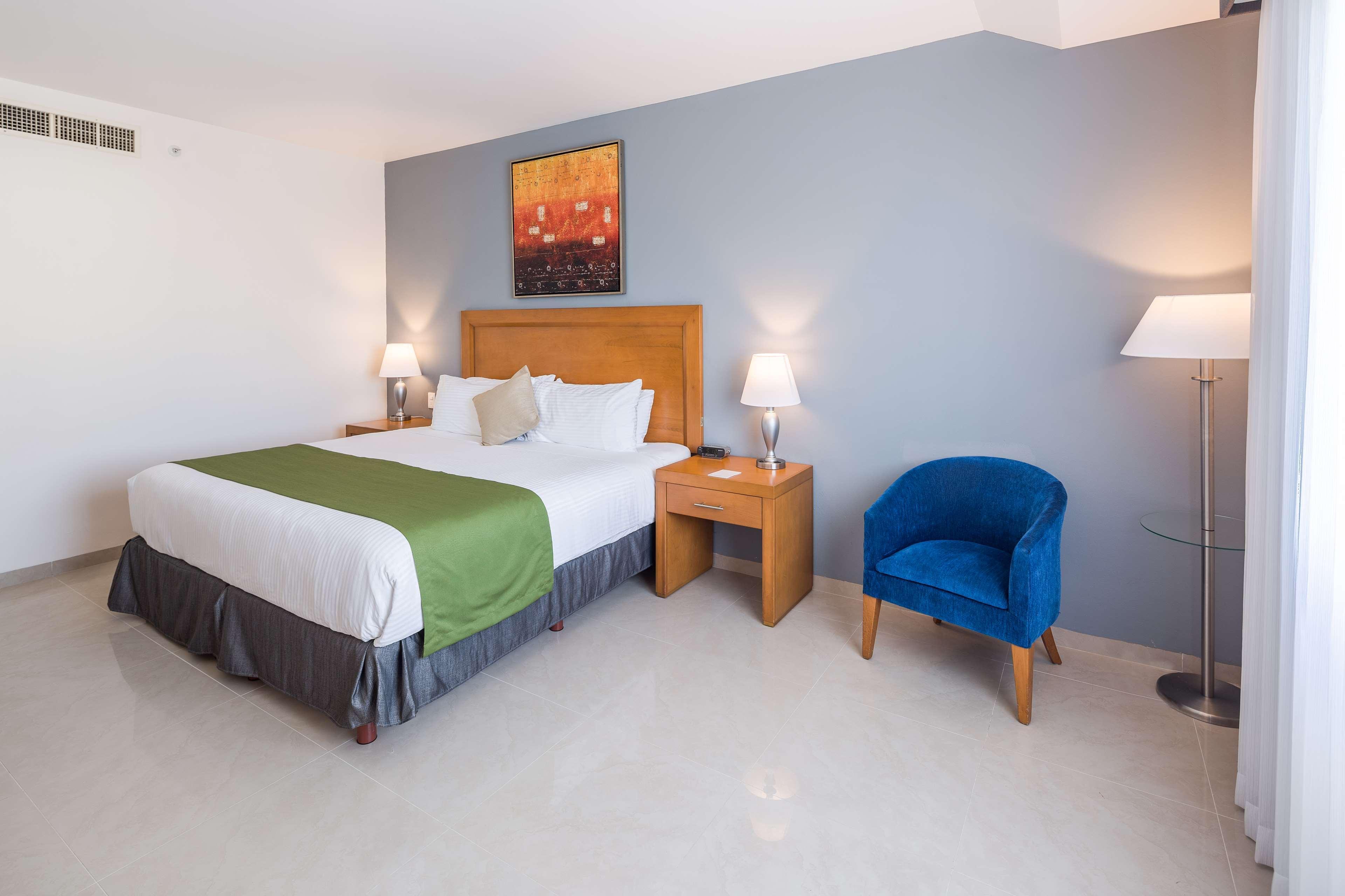 Wyndham Garden Playa Del Carmen Ξενοδοχείο Εξωτερικό φωτογραφία A bedroom at the hotel