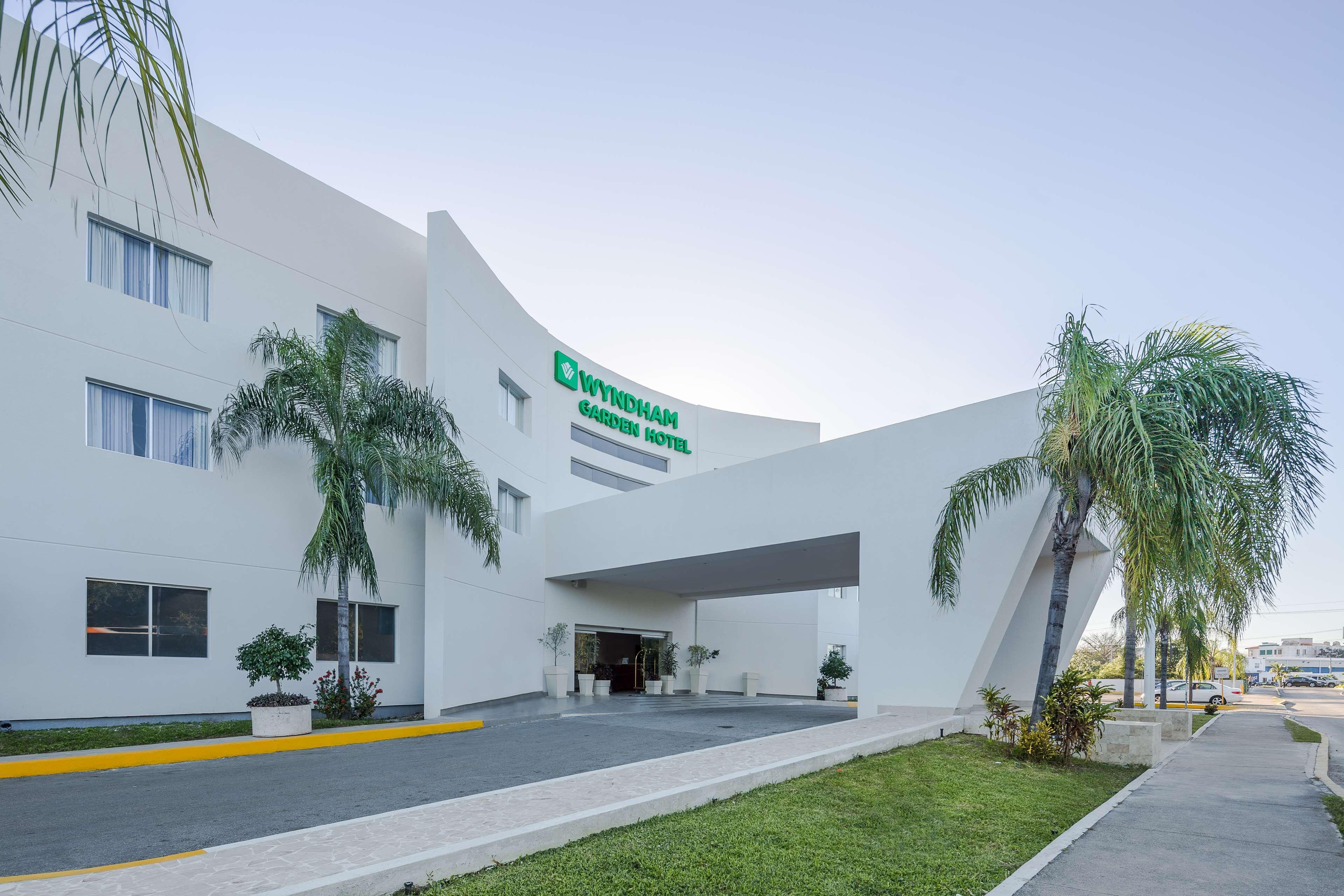 Wyndham Garden Playa Del Carmen Ξενοδοχείο Εξωτερικό φωτογραφία Entrance of the hospital