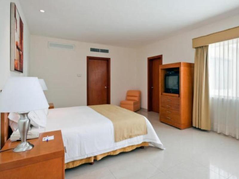Wyndham Garden Playa Del Carmen Ξενοδοχείο Εξωτερικό φωτογραφία A bedroom at the hotel