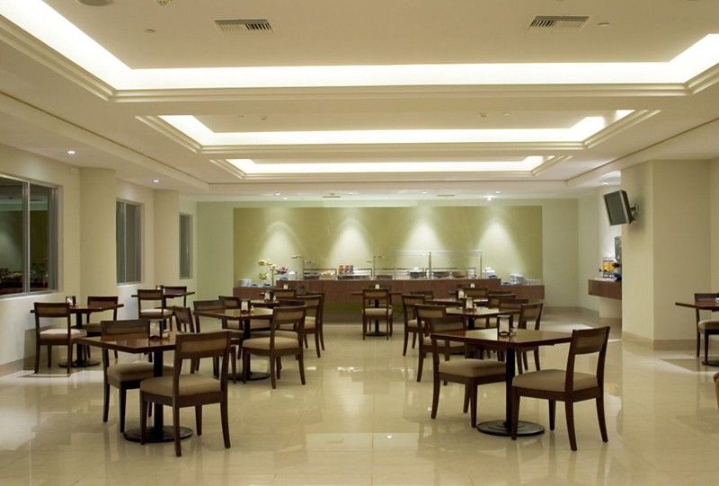 Wyndham Garden Playa Del Carmen Ξενοδοχείο Εξωτερικό φωτογραφία The lounge at the airport