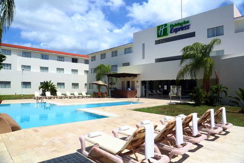 Wyndham Garden Playa Del Carmen Ξενοδοχείο Εξωτερικό φωτογραφία Holiday Inn Express Cancun